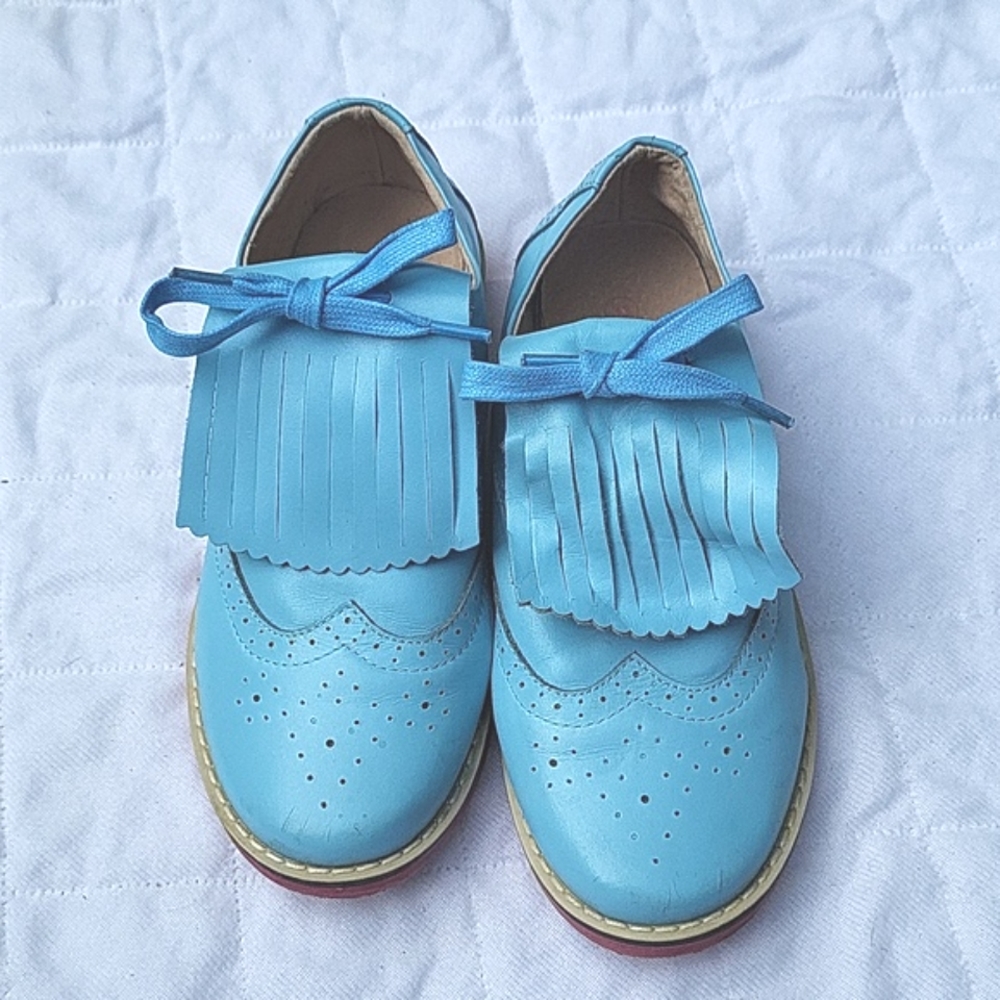 Girl's 6th & Madison light blue brogue shoes, classic styling, sz 33 (US 2/2.5)